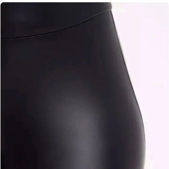 Torrid Black Faux Leather Leggings Sz 1 - Picture 4 of 5
